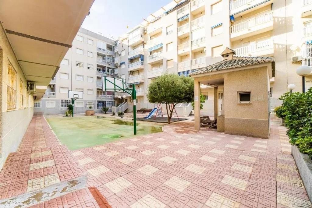 Mila Sloneczny Apartament W Torrevieja Centrum Dış mekan fotoğraf